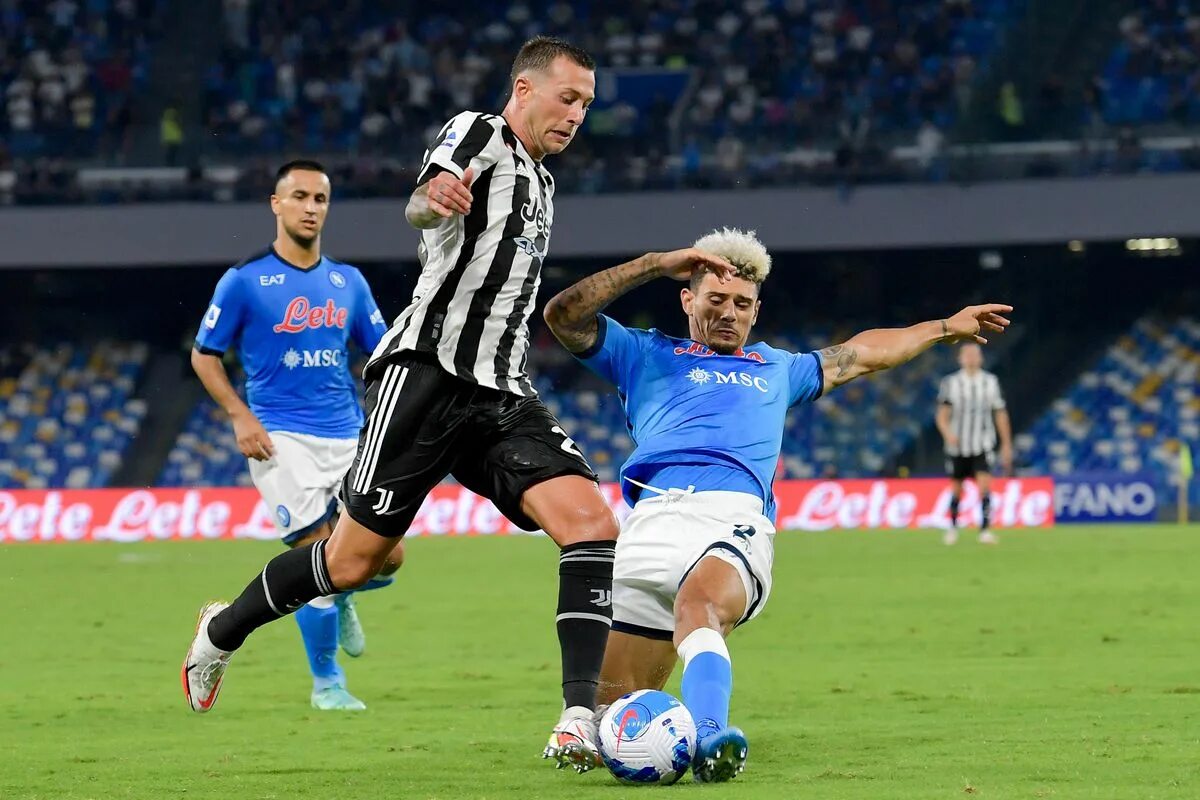 Наполи Ювентус. Футбол Наполи Ювентус. Juventus vs Napoli 2020 Final. Napoli vs Juventus.