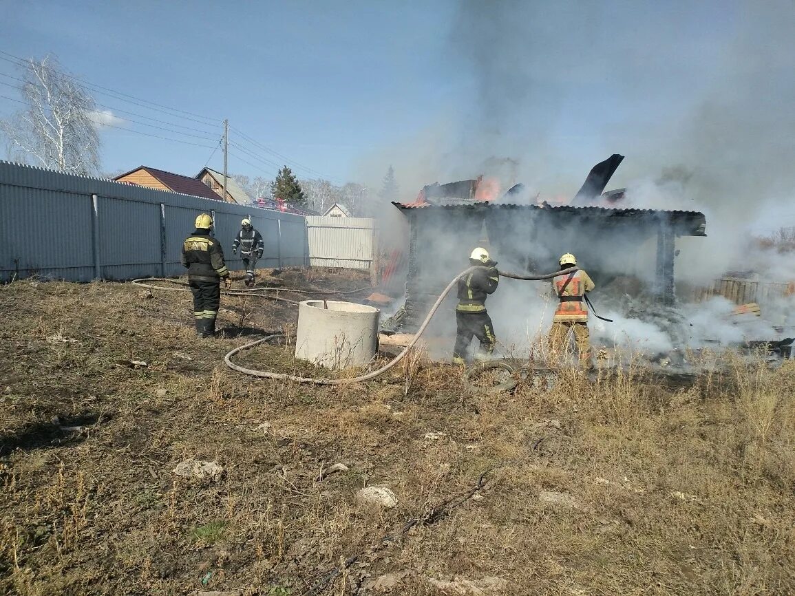 Погода красная горка омская. Омская область красная горка пожары. Пожар в красной Горке Омск. Камково 7 Омск пожар. Дом в Омской области.