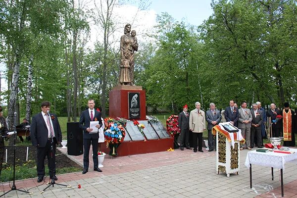 Храм святой животворящей троицы белгород. Большебыково белгородская область. Белгородская область село большебыково. Белгородская область село большебыково. Белгородская область село большебыково.