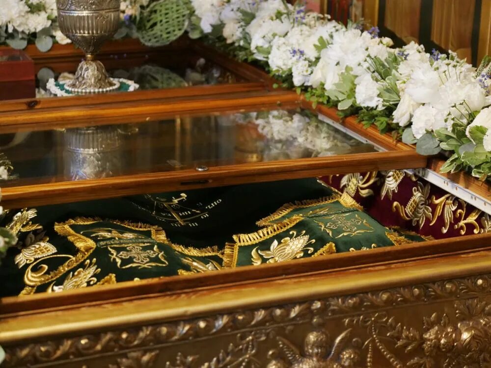 Мощи петра и февронии в муроме. Муром мощи святых. Мощи петра и февронии. Муром петр и феврония монастырь мощи. Муром петр и феврония монастырь мощи.