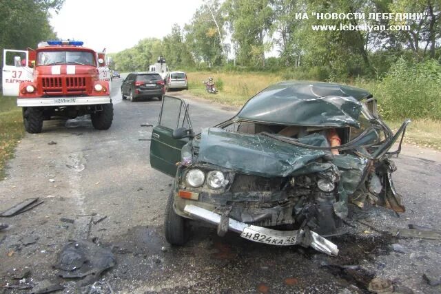 город лебедянь происшествия. авария лебедянь липецк. автокатастрофа 5 сентября. тюрьма в лебедяни. перевернутый разбитый автомобиль.