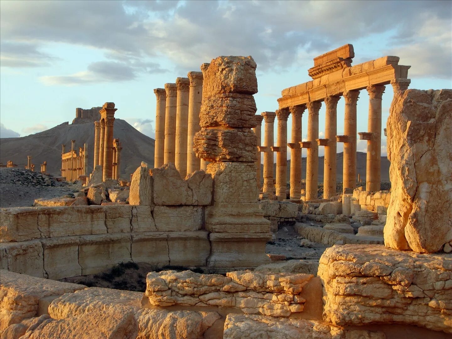 Разрушили древний город. Пальмира Сирия. Пальмира древний город. Пальмира в древней Сирии. Пальмира город в Сирии.