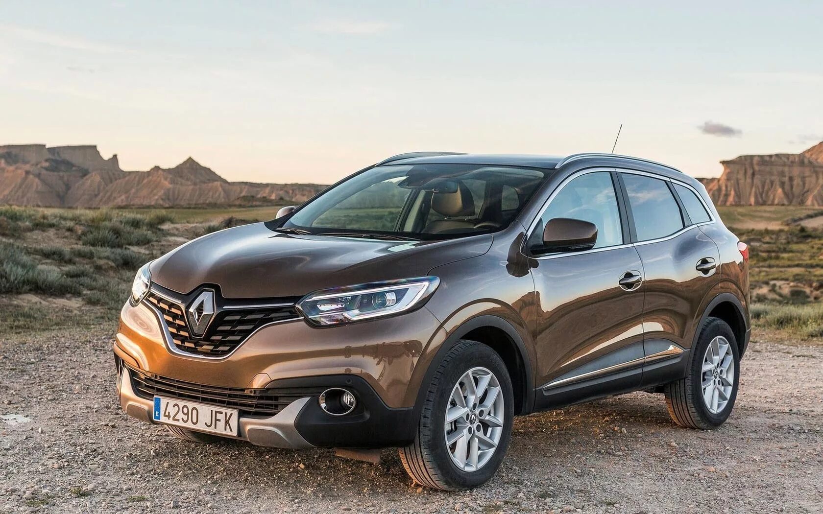 Renault выходит. Renault Kadjar. Кроссовер Рено Каджар. Рено новый кроссовер Kadjar. Рено Кадьяр 2016.