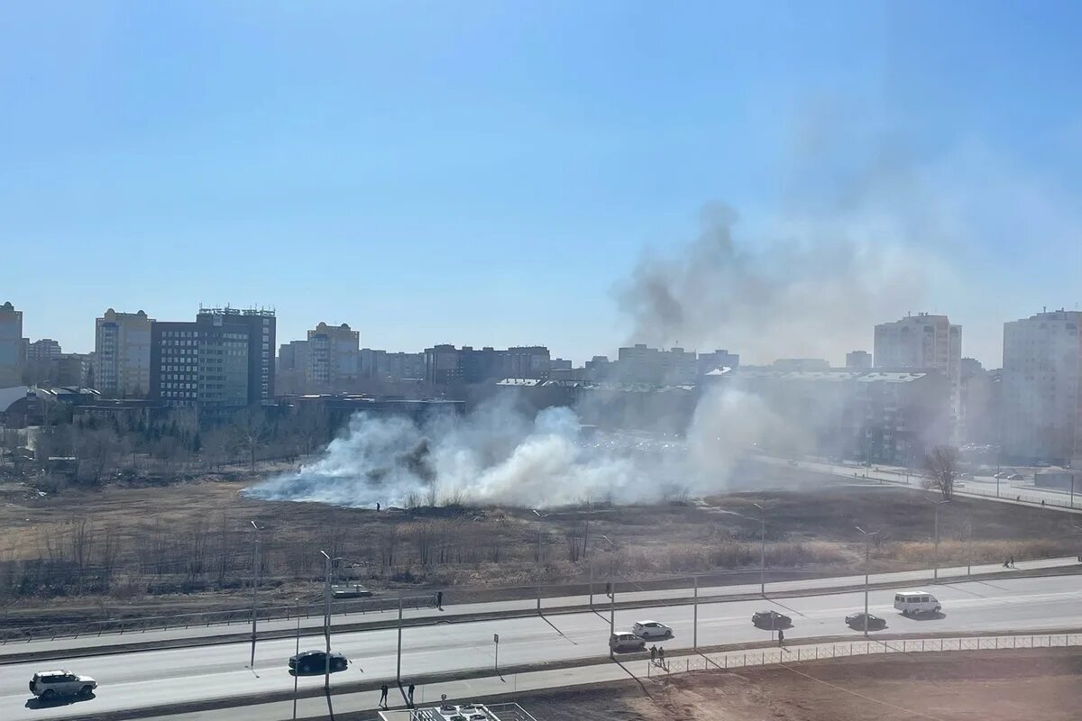 Горящие омск. Пожар в омске сегодня. Пожар в омске сейчас в амуре. Горящие омск. Огонь горячий пожар.