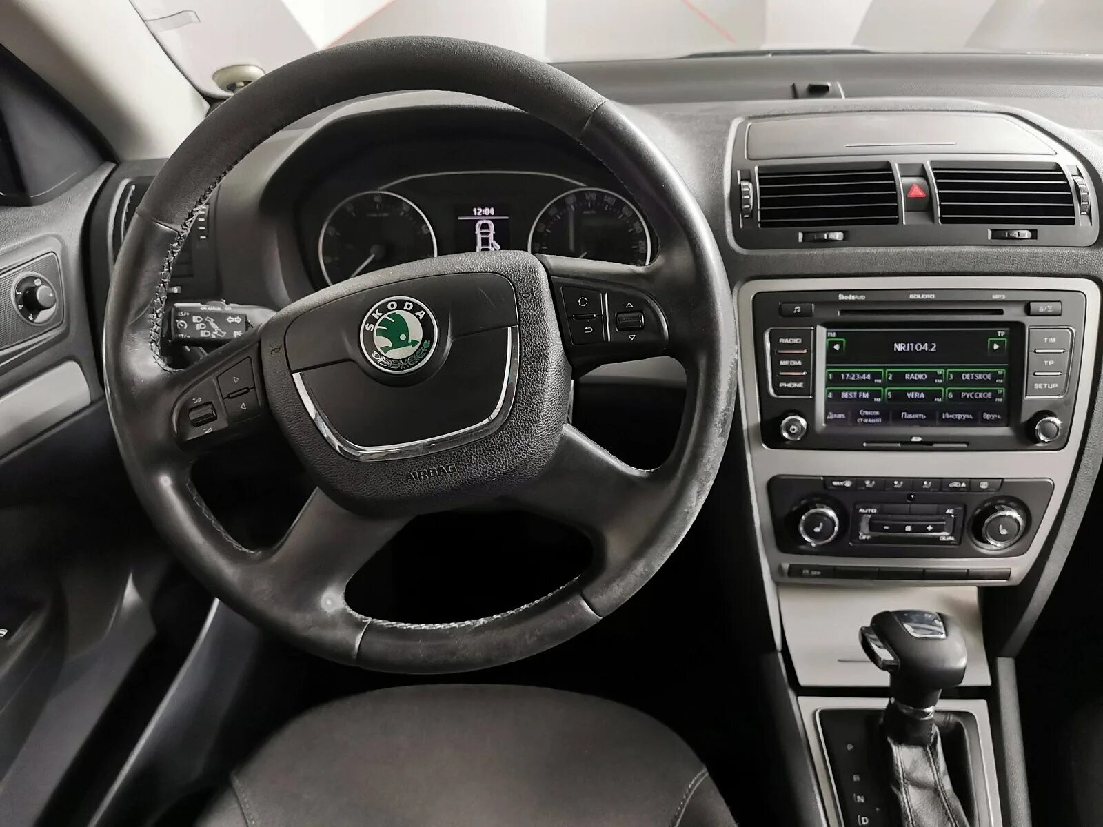 Купить шкоду октавию автомат. Škoda Octavia a5 Рестайлинг. Skoda Octavia a5 салон.