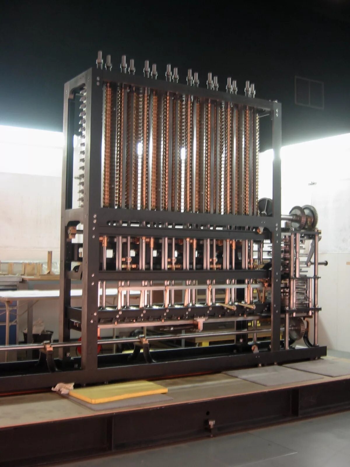 Разностная машина Чарльза Бэббиджа. Разностная машина Чарльза Бэббиджа 1822. Первая вычислительная машина Чарльза Бэббиджа.