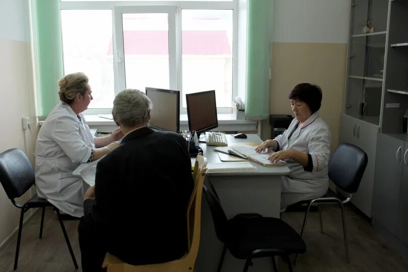 Сайт республиканской больницы горно алтайск. Республиканская больница горно-алтайск. Больница горно-алтайск. Республиканская больница горно-алтайск коммунистический проспект 130. 100 летие республиканской больницы горно алтайск.