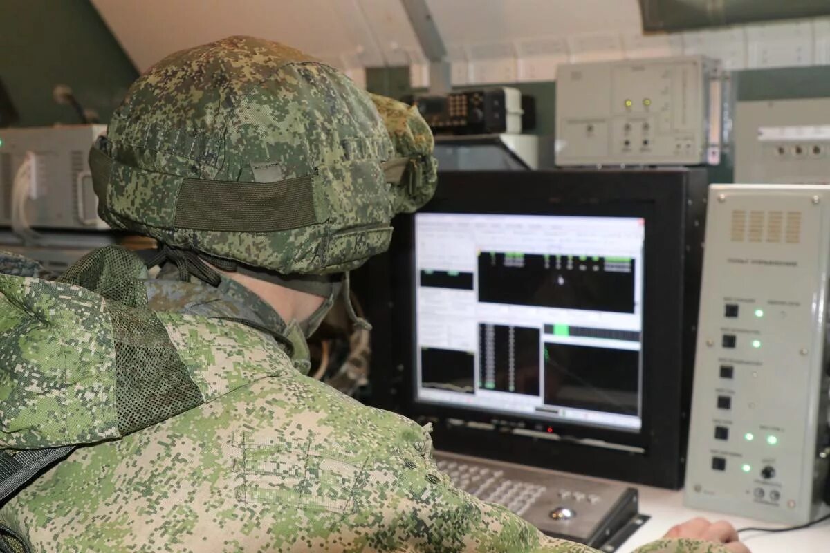 Рэб рэр. Комплекс рэб р-330. Комплекс радиоэлектронной борьбы мурманск. Станция помех р330 п пирамида. Красуха комплекс рэб мурманск.