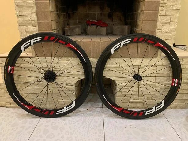 Шоссейные колеса zipp 404. Колеса шоссе. Шоссе велоколеса шимано р 501. Zipp 303 2017. Белые обода для грэвэл байка.