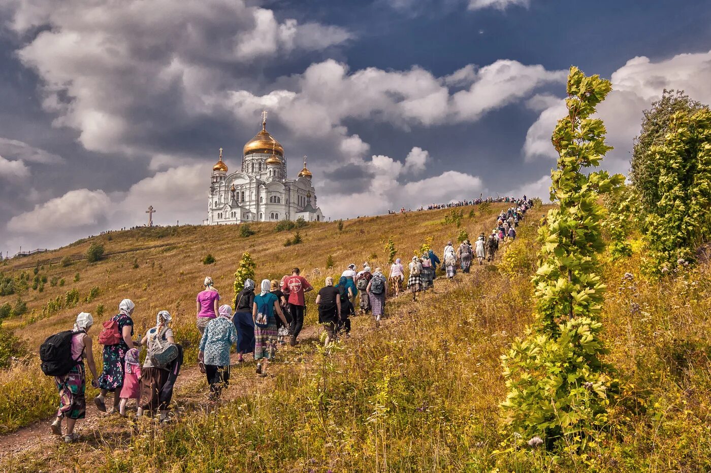 Белогорский монастырь Пермский край. Паломничество по святым местам России. Белогорский крестный ход 2023. К храму вела