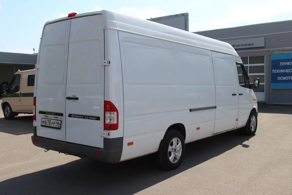 Mercedes sprinter r17. Mercedes benz sprinter 2003 год. Мерседес спринтер 2004 титан диска. Литые диски мерседес спринтер 906. Диски спринтер классик.