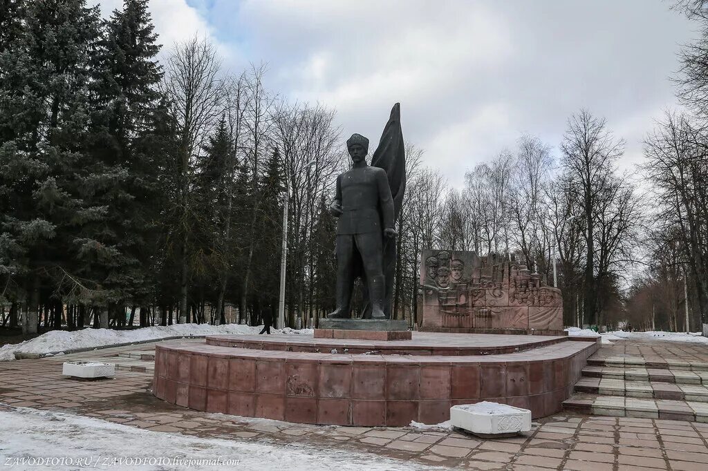 Г гагарин памятники. Город Гагарина Смоленская область. Гагарин (Смоленская область) города Смоленской области. Гагарин памятник в Гжатске. Гагарин Смоленская область памятник.