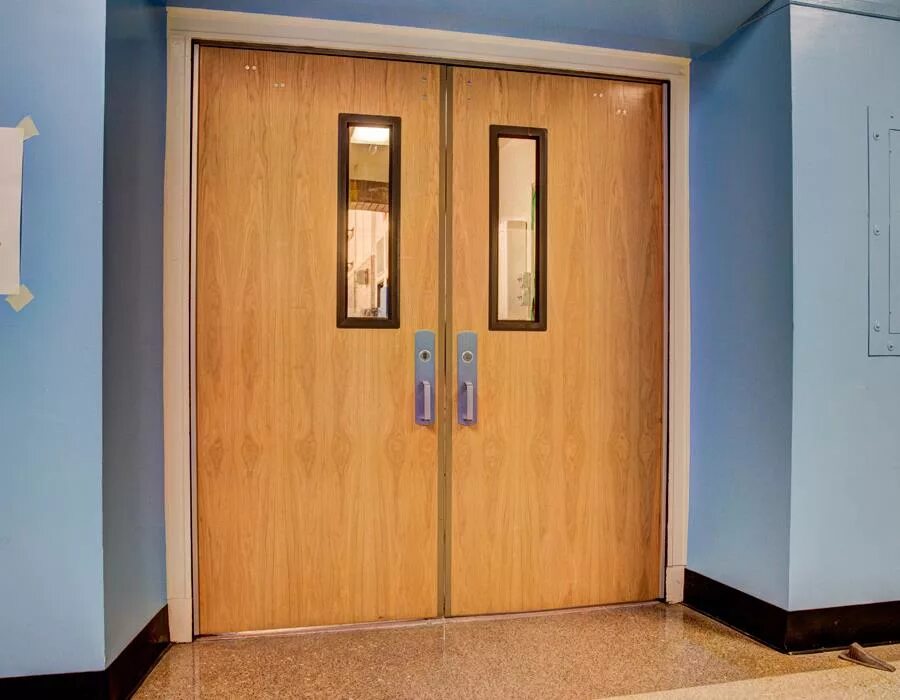 Двери для медицинских учреждений. Деревянные двери ei60. Class door. Дверь в класс. Дверь в аудиторию.