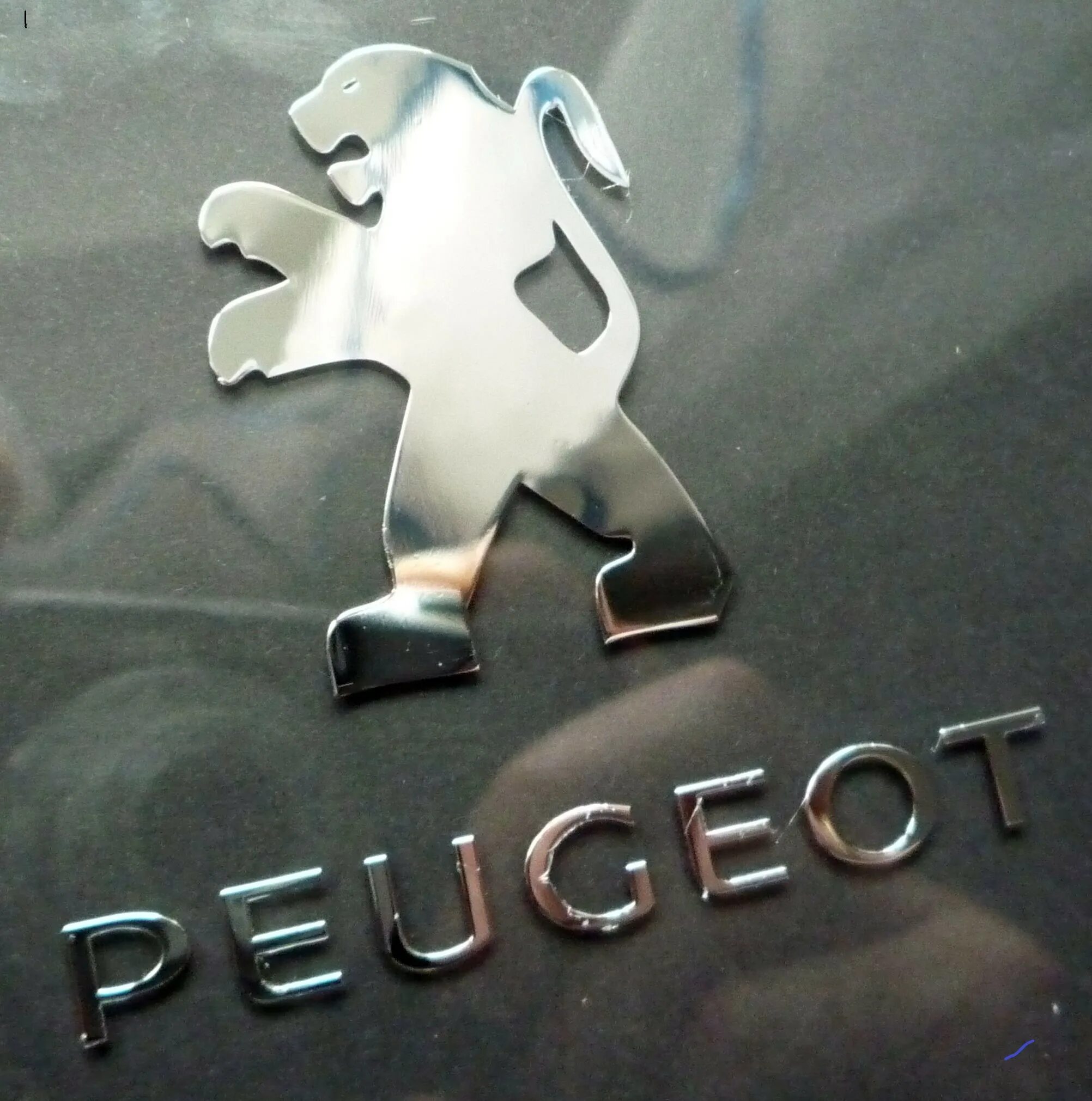 Наклейка пежо. Peugeot наклейка. Наклейки на Пежо. Пежо лейбл. Пежо логотип.