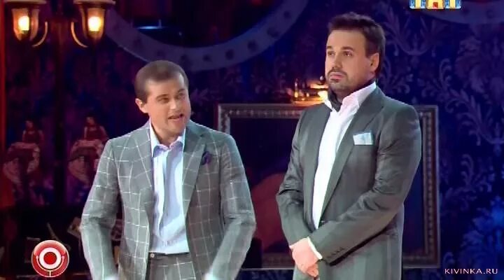 Резиденты камеди клаб 2005. Два брата дуэт имени. Дуэт имени чехова новогодний розыгрыш. Камеди клаб дуэт имени чехова лучшее. Камеди клаб молочный и лирник.