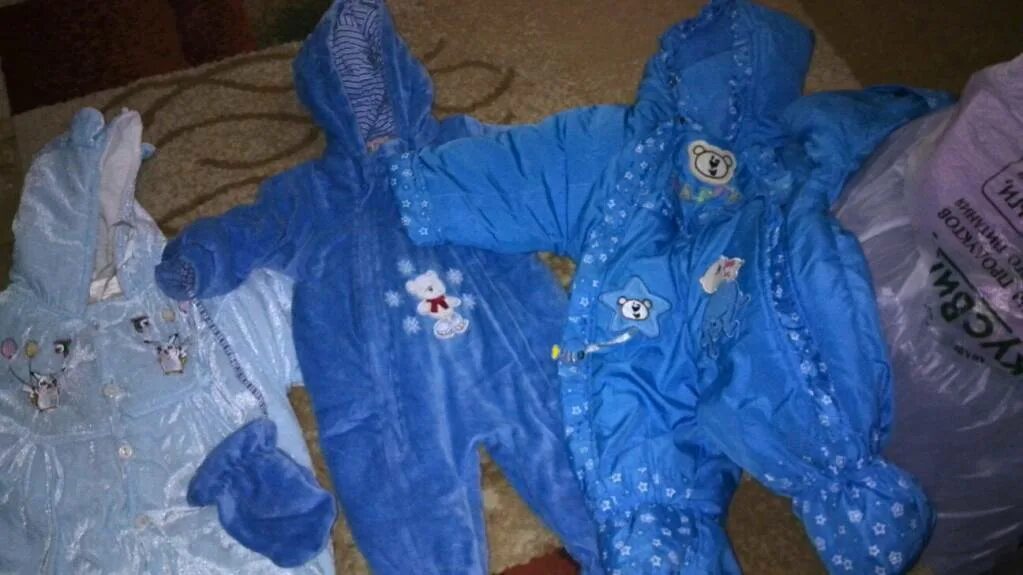 Отдам вещи на девочку. Берем отдам ребенка. Детская барахолка. Продам вещи картинка. Купи продай фото.