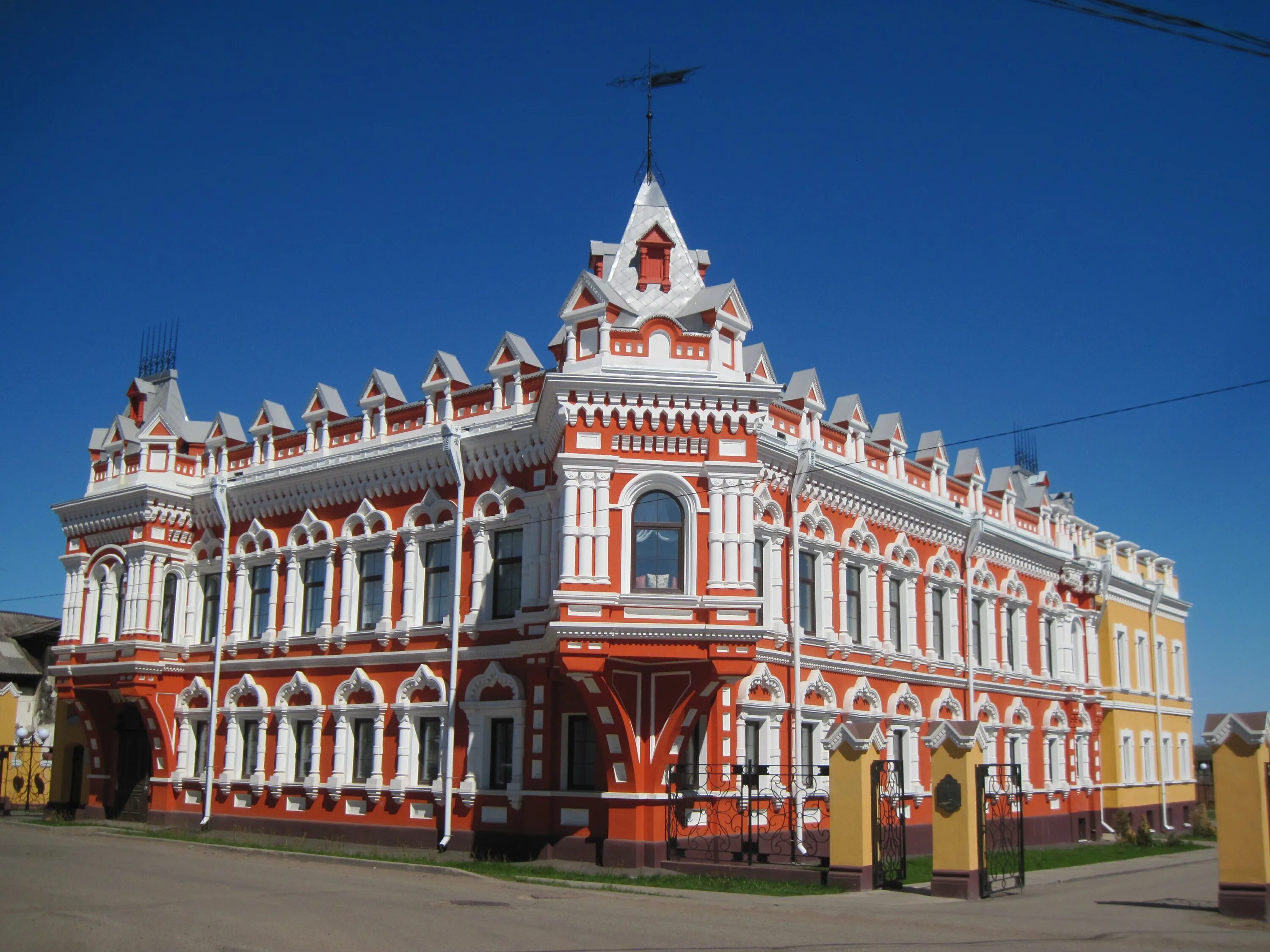 Сарапул ул достоевского. Азина 57 город сарапул. Сарапул ул труда 1. Сарапул ул труда. Дом купца зылева сарапул.