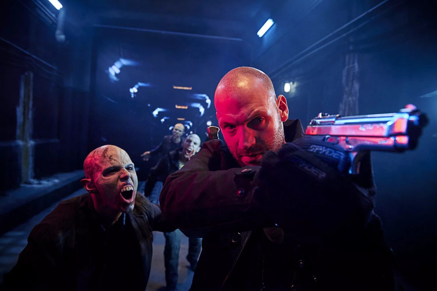 Штамм (телесериал) квинлан. The strain. Дель торо гильермо "штамм". Руперт пенри-джонс в сериале штамм. Рихард заммель штамм.