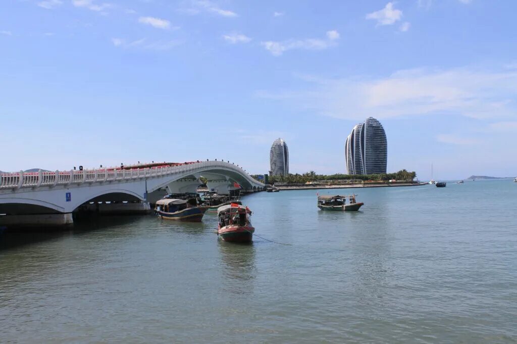 санья муратова. пляж хайнань 100 человек. бухта хайтан бей. хайнань в сентябре. вода в санье сейчас.