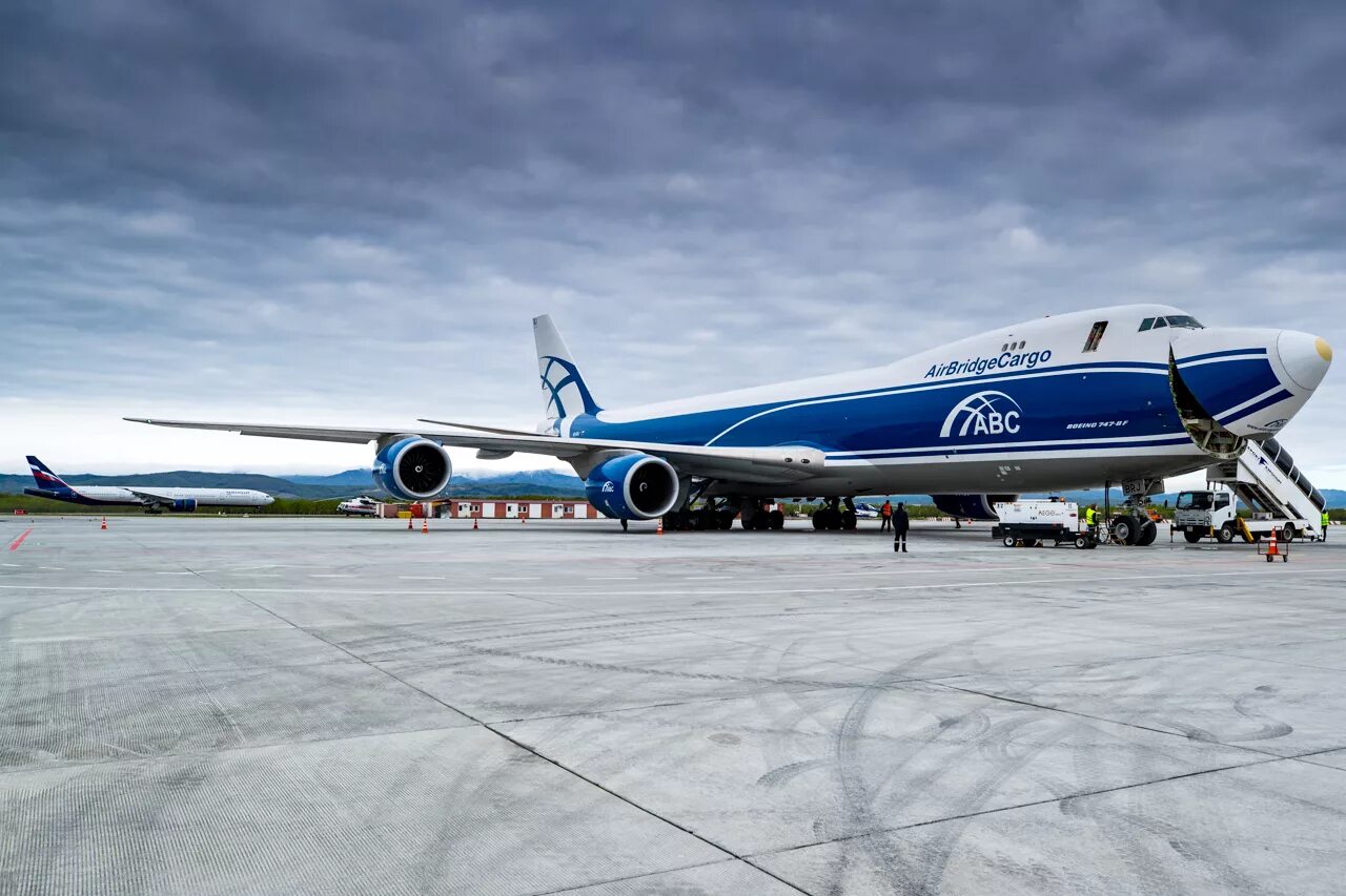 Airbridgecargo. Боинг 747 AIRBRIDGECARGO. Боинг 747-8 грузовой. Boeing 747-8f AIRBRIDGECARGO. Boeing 747-8f.