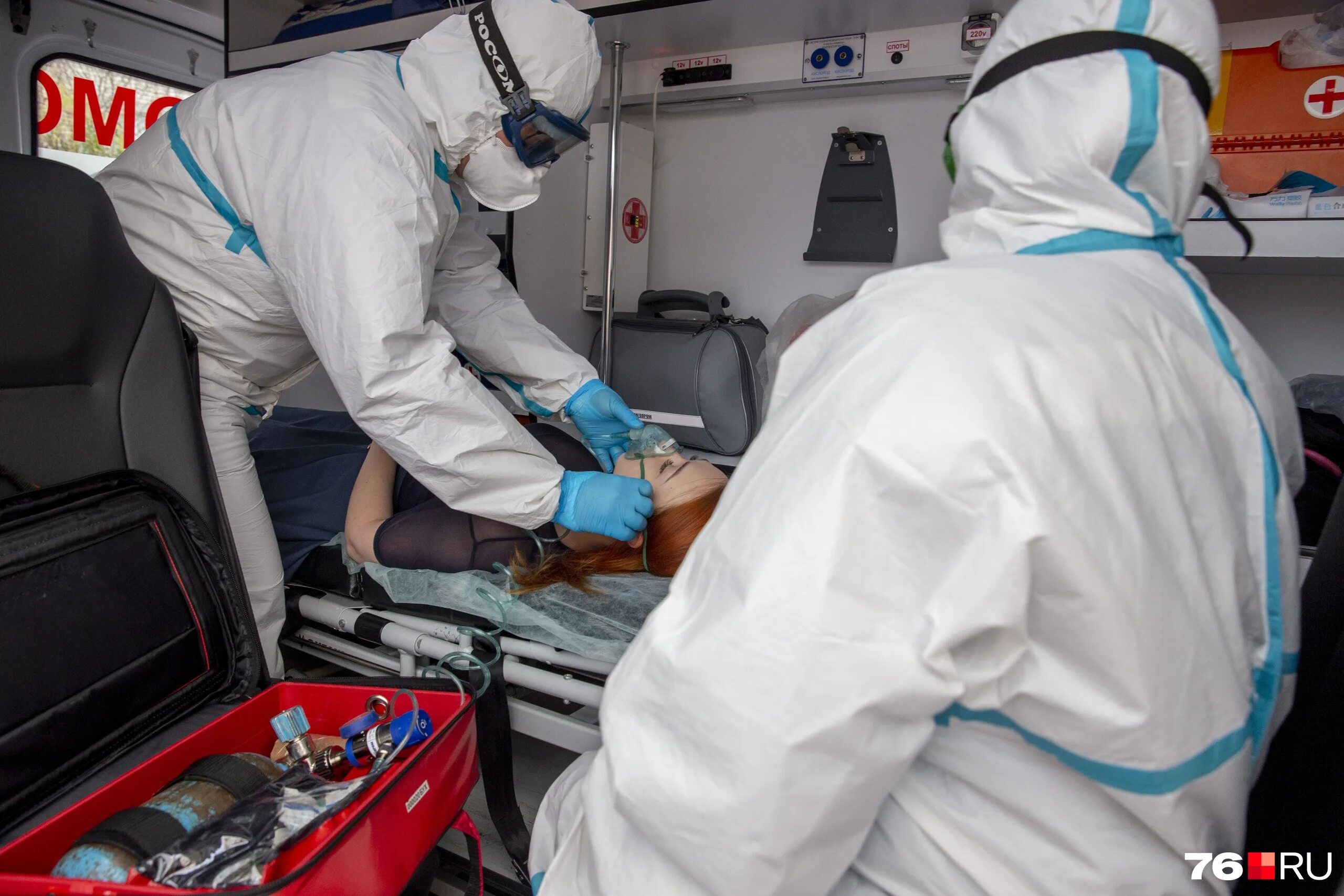 Фото: илья питалев / риа новости. Заболевших коронавирусом умерших. Заболевших коронавирусом умерших. Рекорды смертей от инфекций. Госпитализация в стационар.