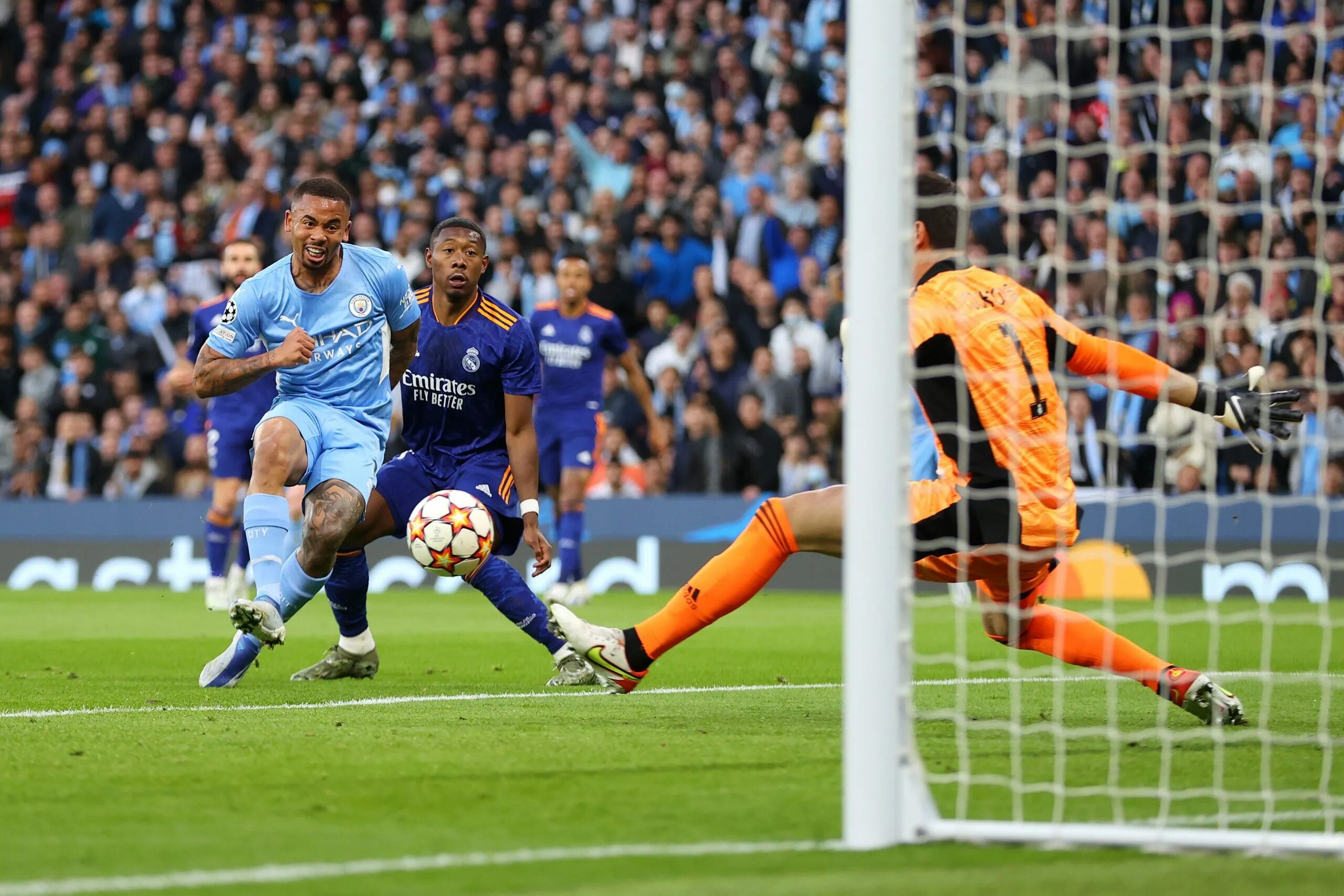 Real madrid vc manchester city. Real madrid vc manchester city. Бензема ман сити. Ман сити реал мадрид счет. Манчестер сити реал мадрид 2020.