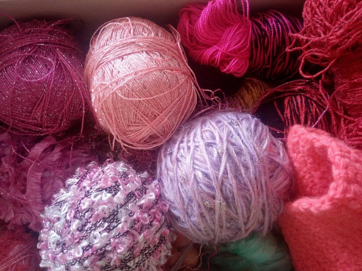 Рукоделие пряжа. Красивая пряжа. Клубки ниток для вязания. Розовые нитки. Розовые нитки для вязания.