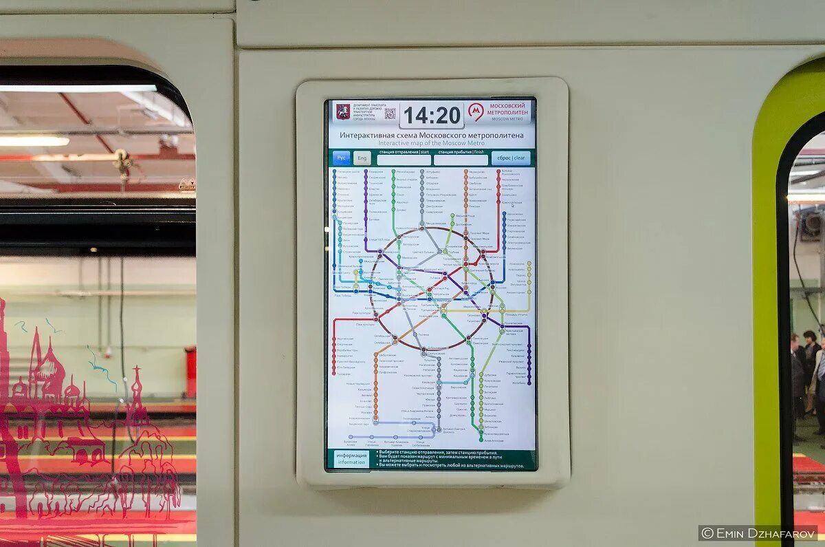 Интерактивное метро. Сенсорные экраны в вагонах московского метро. интерактивные экраны метро. табло в метро. экраны в московском метро.