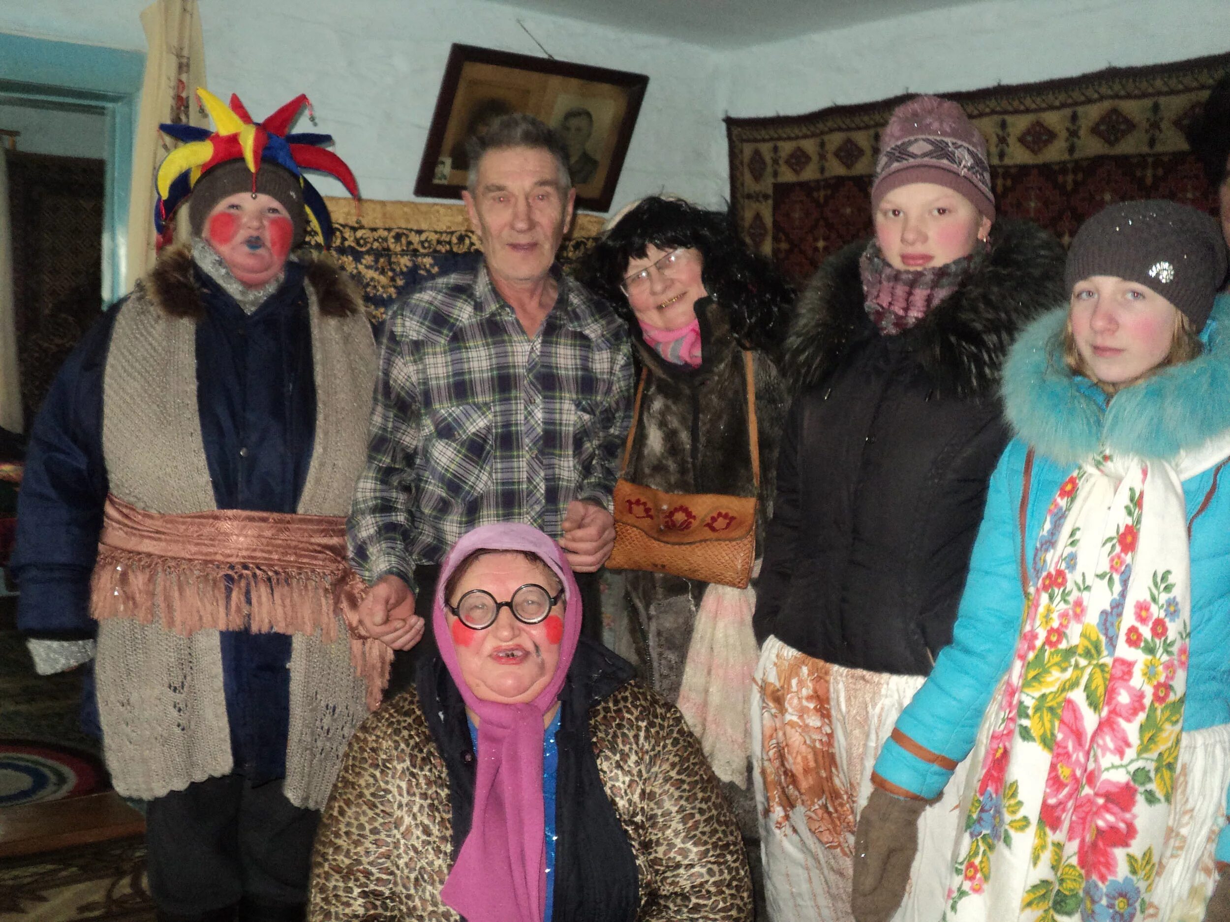 Во что наряжаются на колядки. Во что наряжаются на колядки. Костюмы на коляду. Как можно одеться на коляду. Как можно одеться на коляду.