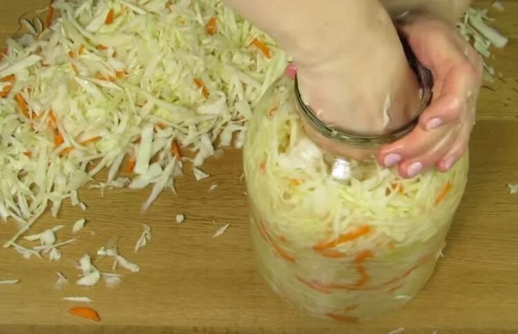 Мама засолила капусту на каждые
