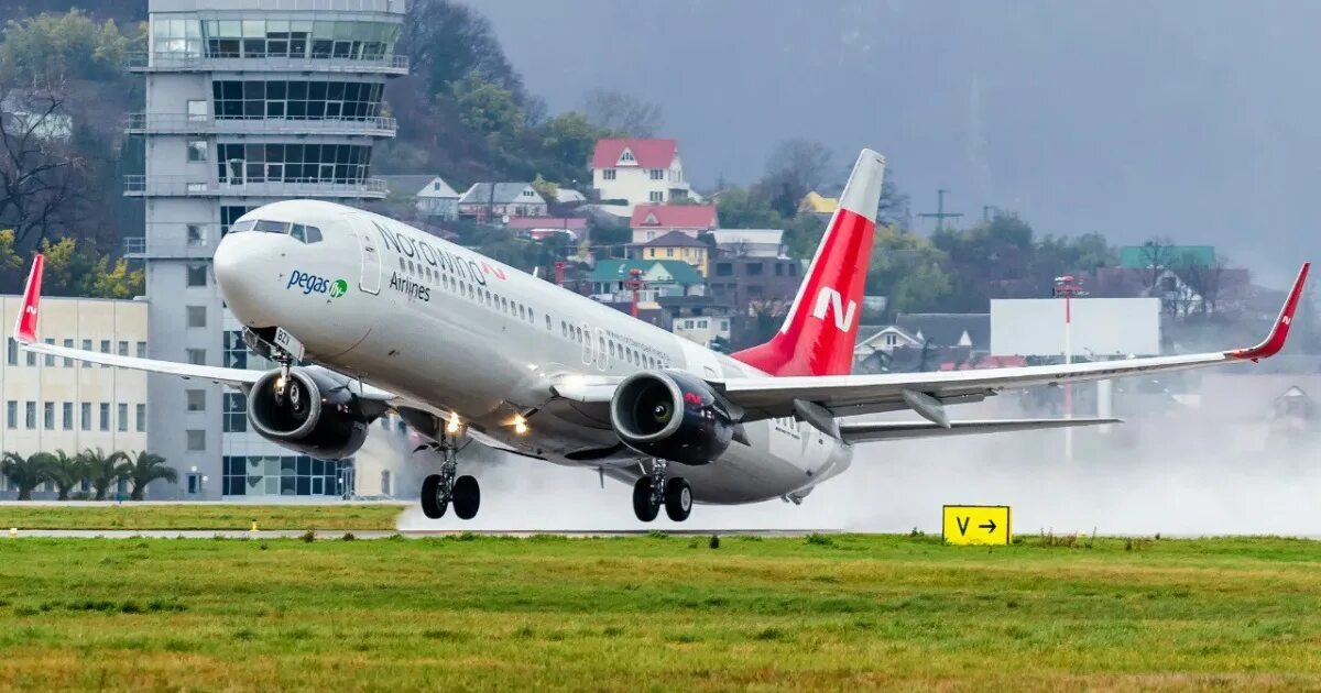 Аэропорт сочи 27 августа. Аэропорт сочи aer. аэропорт адлер 2025. embraer 190 саранск сочи. nordwind из сочи.
