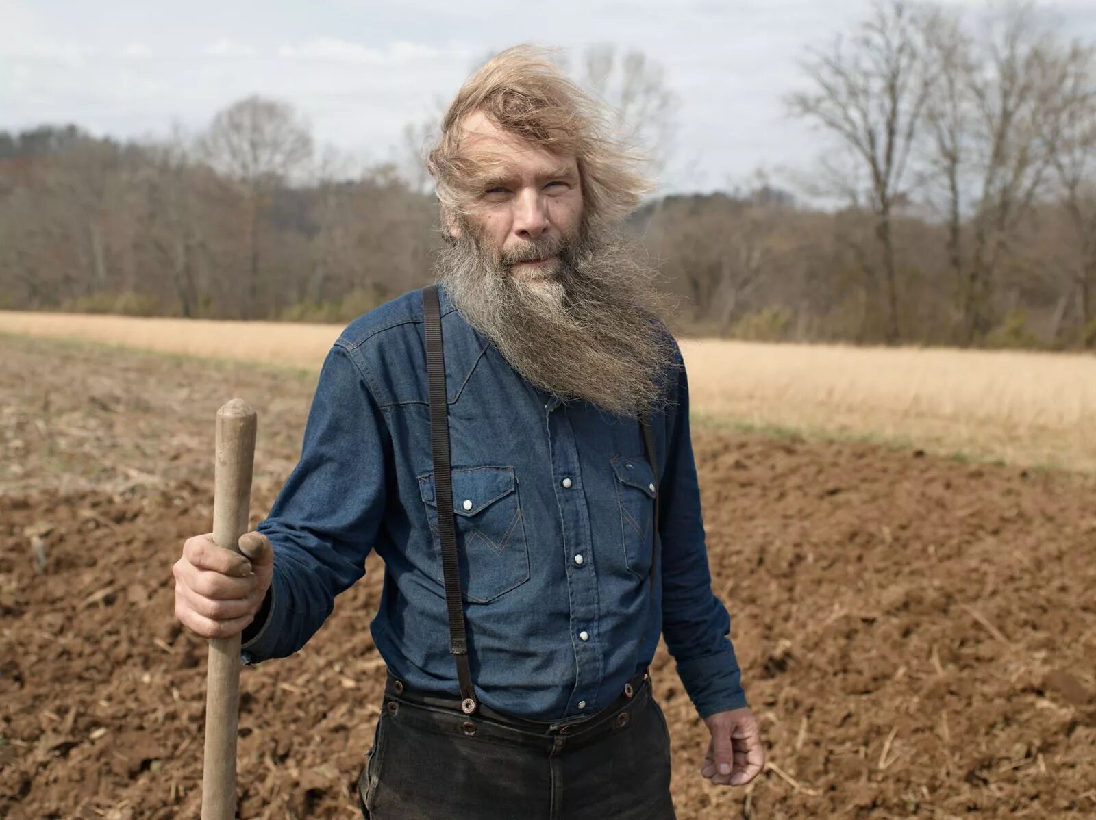 Дауншифт. Дауншифтинг 2021. Американские отшельники. Американский фермер отшельник. Американские отшельники с бородой.