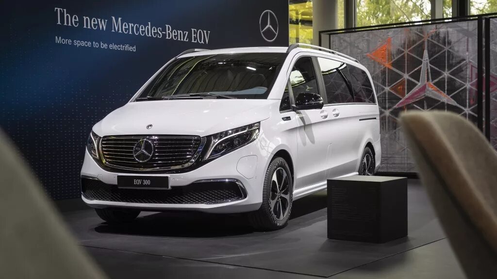 Мерседес бенц купить новый. Mercedes-Benz EQV 300. EQV 300 Мерседес Benz. Мерседес Бенц Вито eqv300. Mercedes Benz EQV 2022.