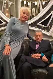 Сколько лет караченцовой жене