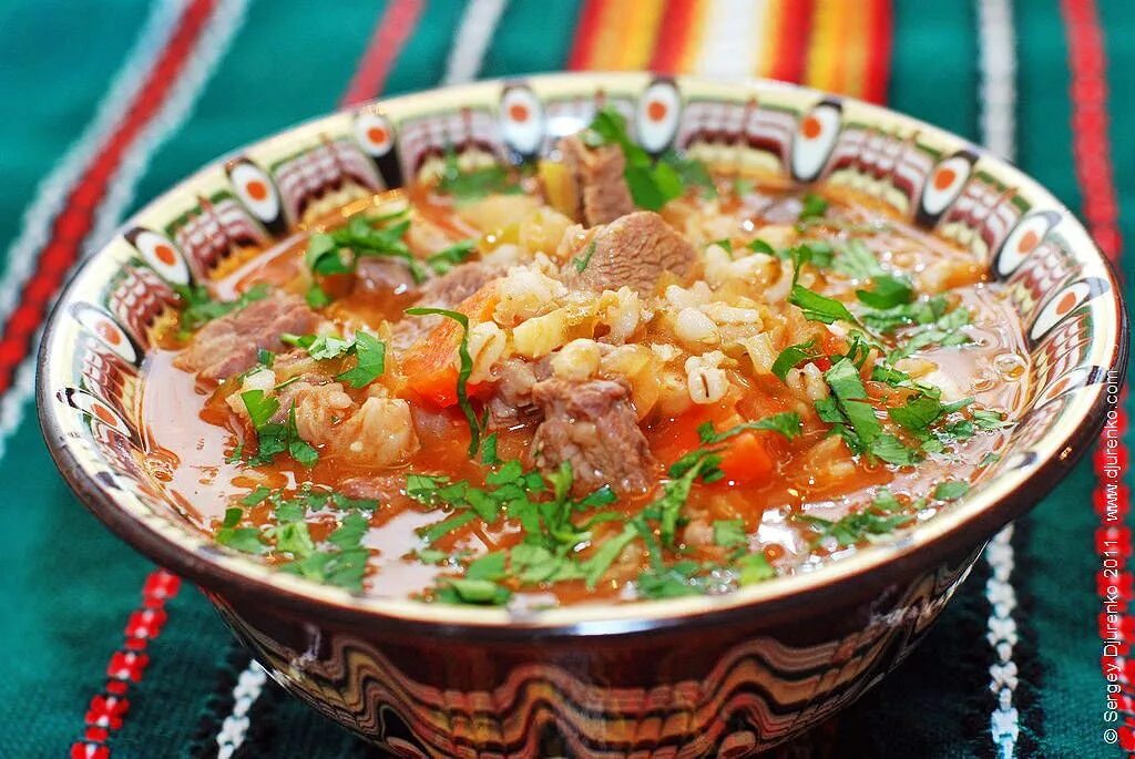 рассольник ленинградский с крупной перловкой. унэгэтэйский рассольник. рассольник. суп рассольник с перловкой и солеными огурцами со свининой. рассольник уральский.