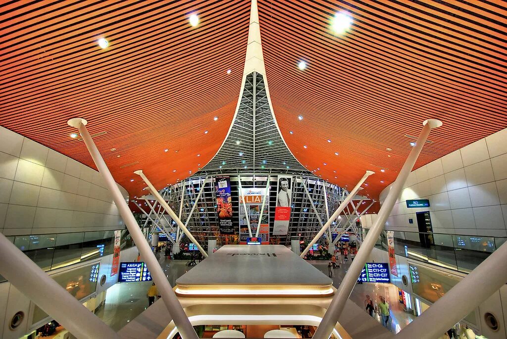 Международный аэропорт Куала-Лумпур. Курокава аэропорт в Куала Лумпур. Международный терминал аэропорта Куала Лумпур. Малайзия куалумпур аэропорт.