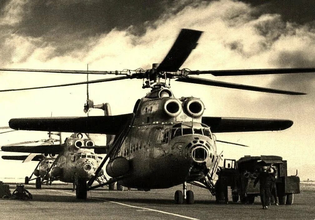 Ми 6 лет. Миль ми-6. Ми-6 вертолёт. Пассажирский вертолет ми 6п. Ми-6 1957.
