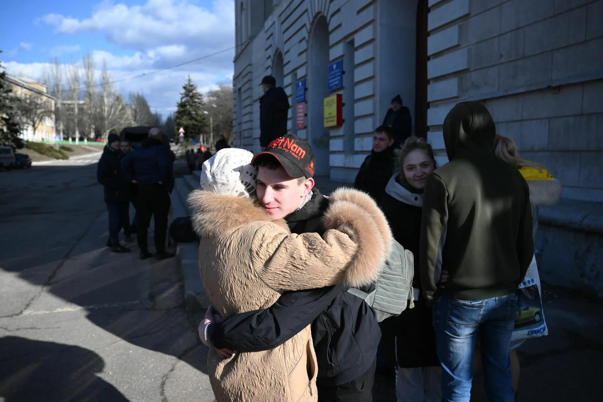 Призывной пункт Кировского района. Донецк Россия. Кировский район Донецка. Южная Осетия бедность.