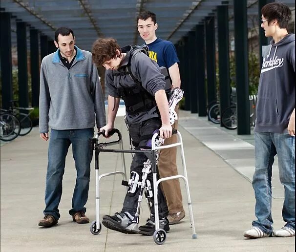 Экзоскелет для инвалидов. Экзоскелет для ходьбы для инвалидов. Экзоскелет на ноги для инвалидов. EXO травмы.