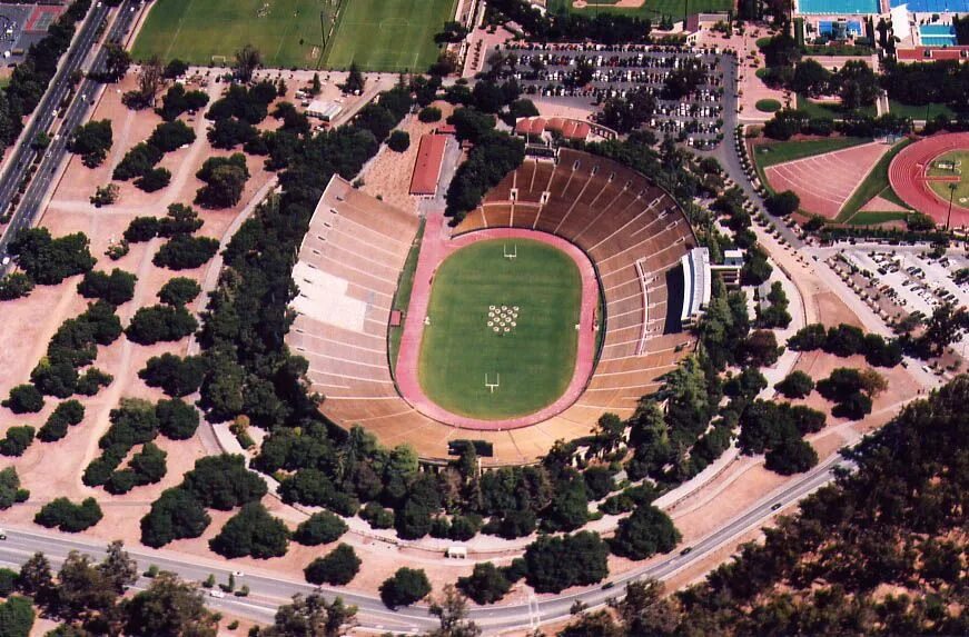 Стэнфорд Стэдиум. Стадион Энн АРБОР. Стадион Стэнфордского университета. Стадионы университетов США.