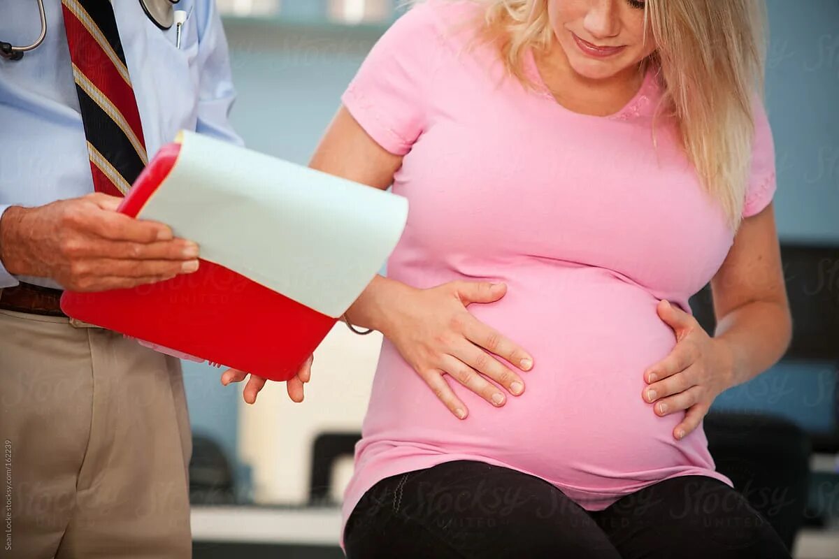 Беременные удивляются. Специалисты при беременности. Вторая половина беременности. Для чего беременным назначают свечи
