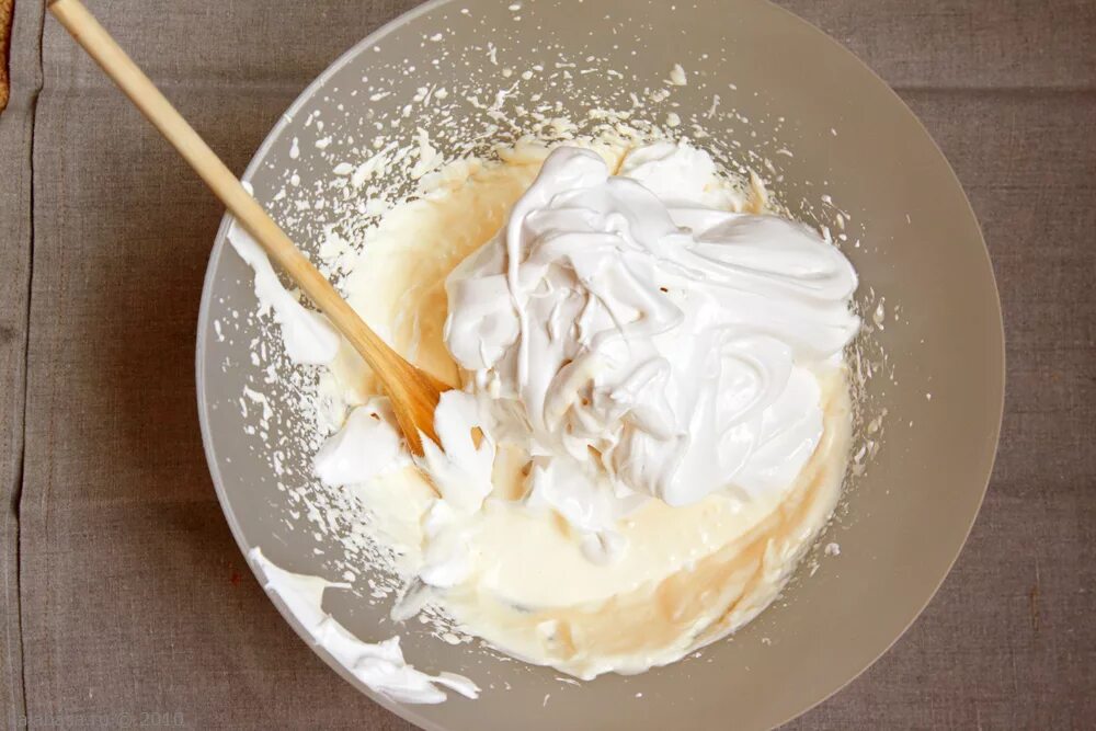 Приготовить креп. Сливочный крем для торта готовая. Взбивание белкового крема. Торт суфле. Крем из взбитых белков для торта.