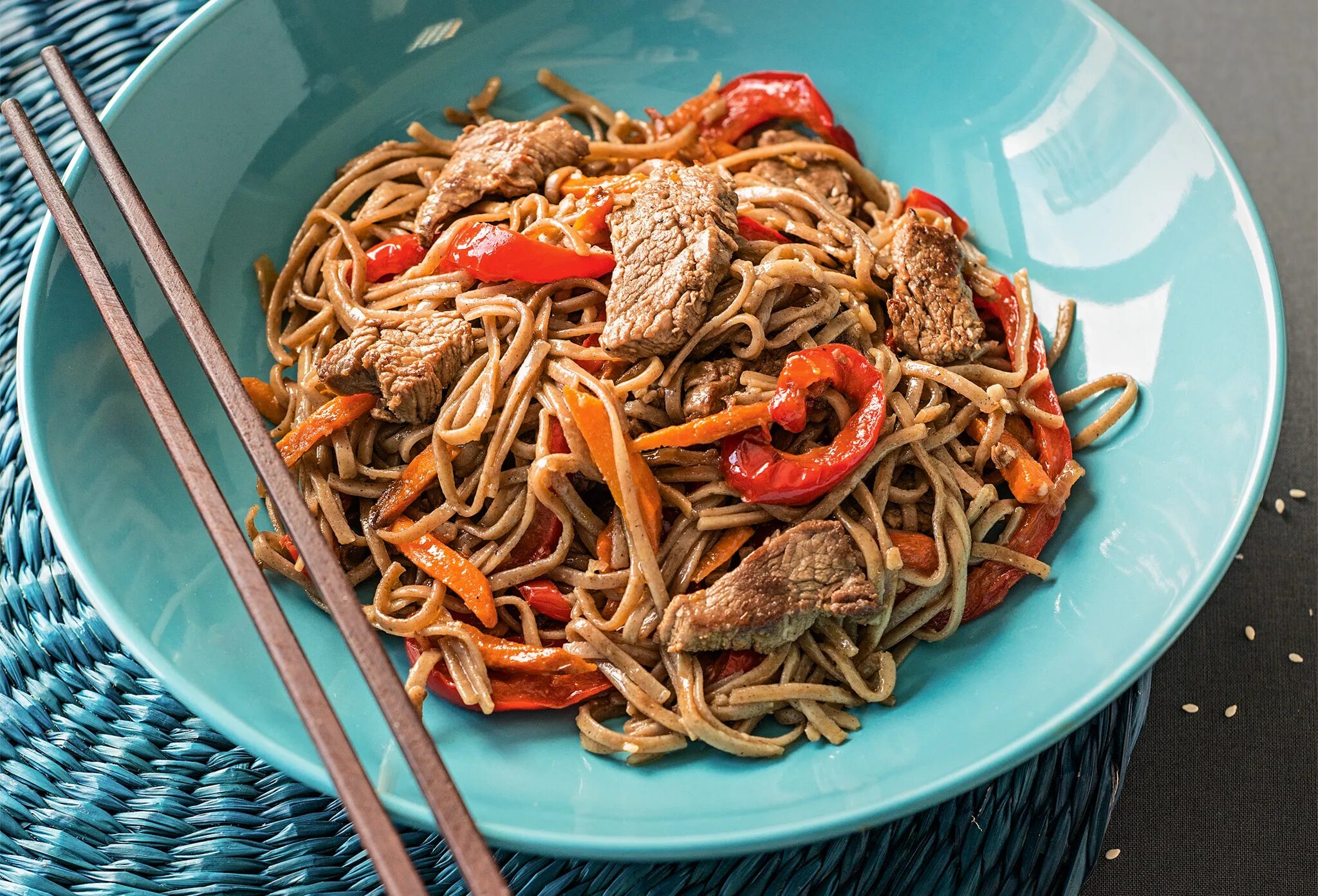 Азиатская домашняя кухня. Soba Noodles Япония. Гречневая лапша соба. Японская гречневая лапша соба. Тори Ясай соба.