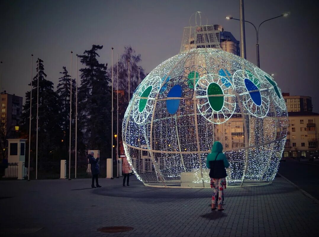 2015 объекты. Арт объекты Белгорода. Новогодние арт объекты. Зимние арт объекты. Круглый арт объект.