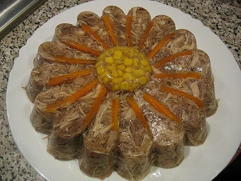 Заливное порционное. Как красиво оформить холодец на праздничный. Заливное порционное. Рыбное заливное терпуг. Украшения для холодца из овощей.