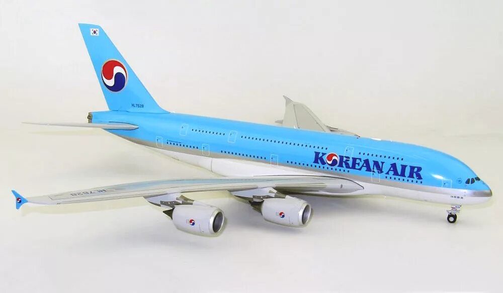 Airbus a380 revell. Ревелл модель а-380. Модель самолета аэробус. Самолет airbus на радиоуправлении. Звезда.