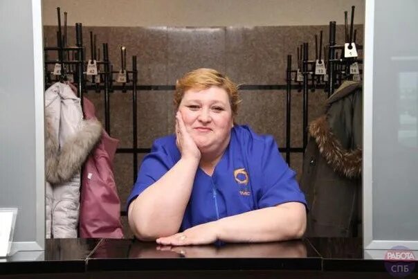 гардеробщики на мероприятия. требуется гардеробщица. работа вакансии гардеробщик в москве ресторане. гардеробщик в отеле. гардеробщик.