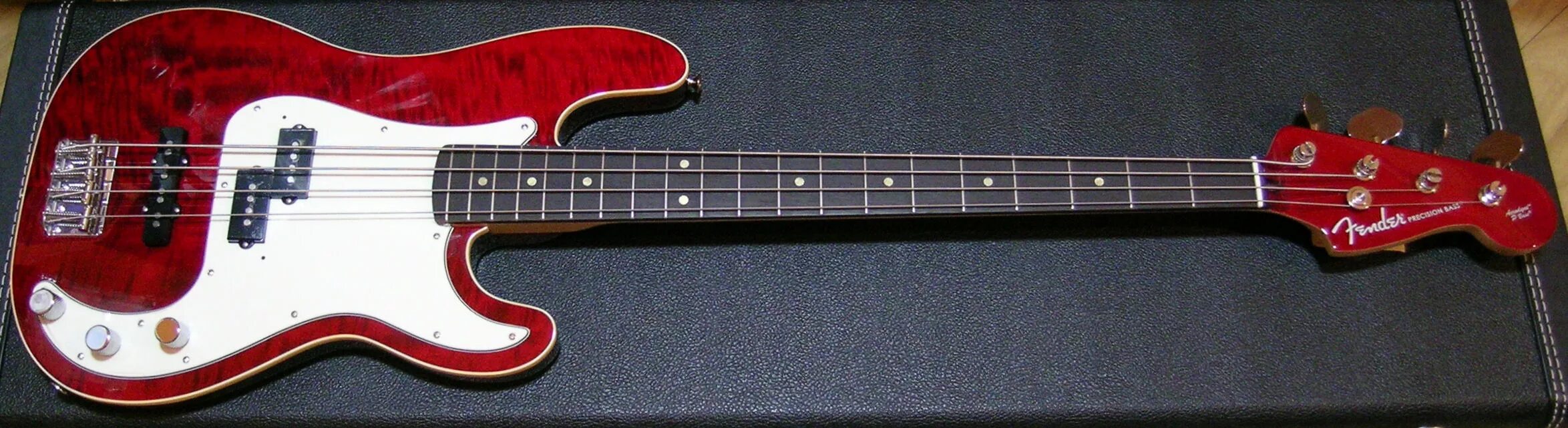 Red bass. Fender Aerodyne Precision Bass. Fender Precision Bass Deluxe Red. Fender Precision Bass Deluxe USA Red. Fender Aerodyne и Deluxe Aerodyne.