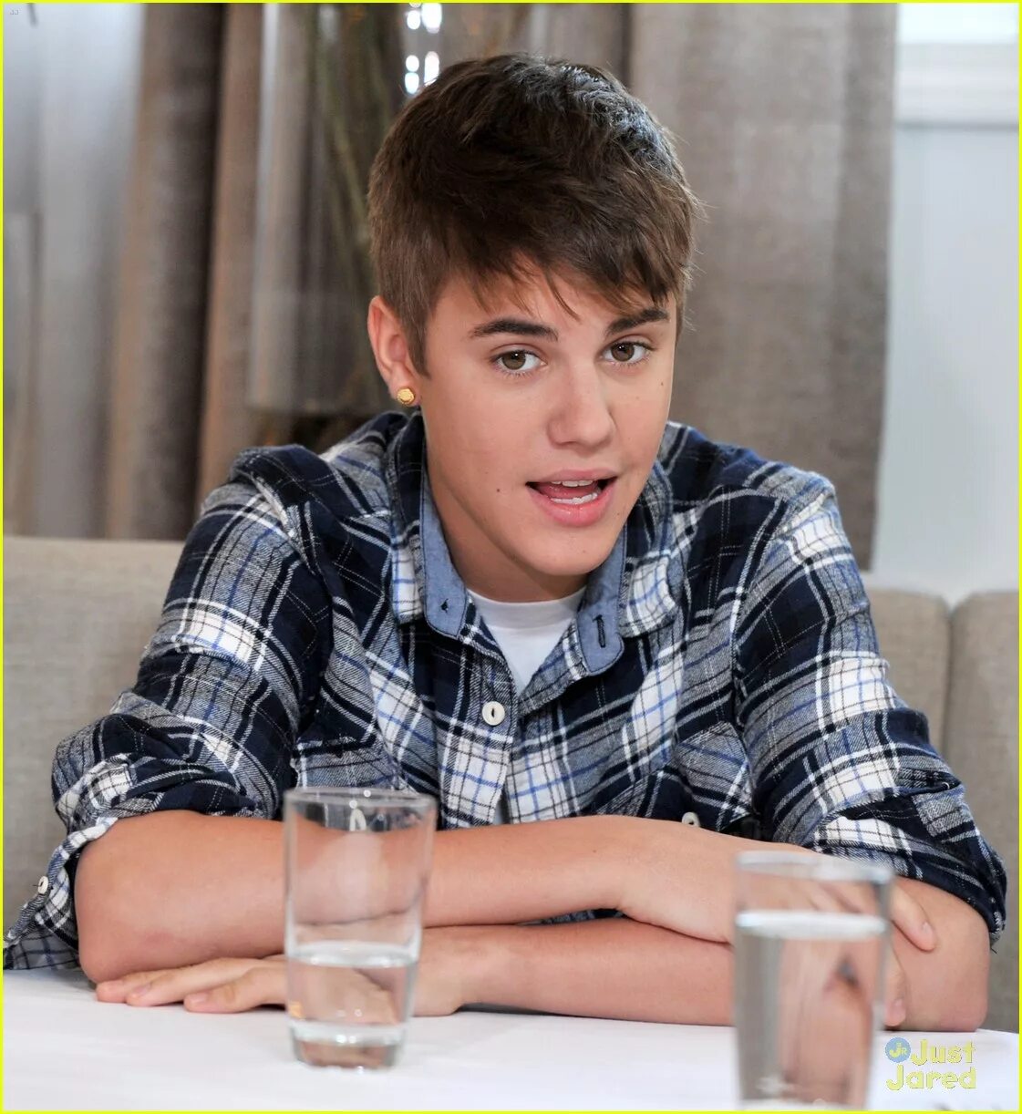 Бибер бойфренд. Джастин Бибер бойфренд. Justin Bieber Interview. Justin Duren город. Interview Justin Bieber фото.