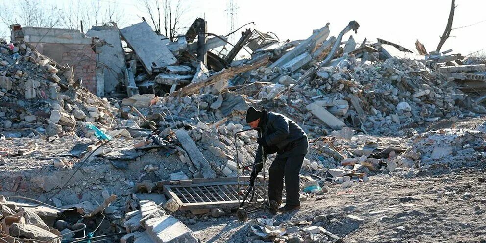 Разрушенное здание. Разрушенные здания в России. Макеевка обстрел. Родственники погибших мобилизованных